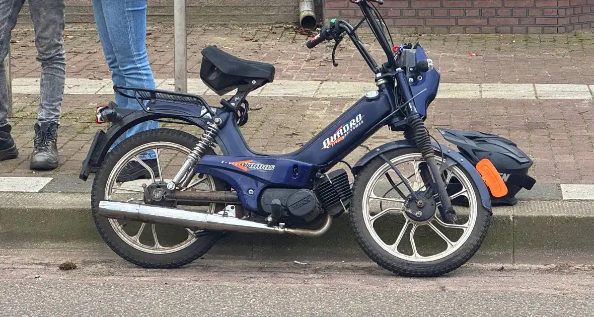 Brommerrijder gewond bij ongeval - Foto 2