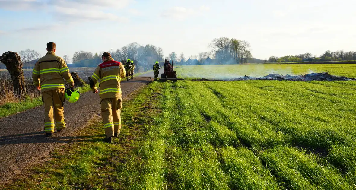 Snoeihout in vlammen, boom snel geblust - Foto 3