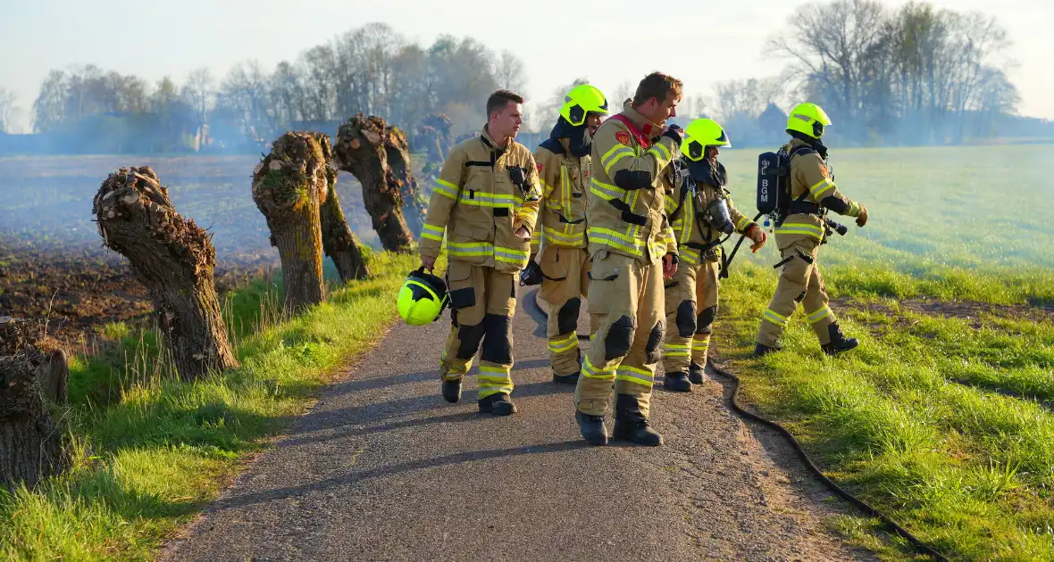 Snoeihout in vlammen, boom snel geblust - Foto 4