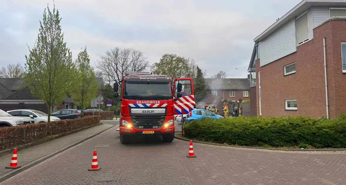 Voorzijde auto verwoest door brand tijdens rit - Foto 6