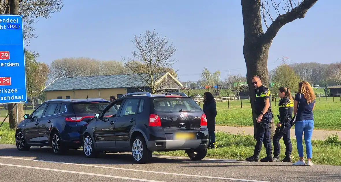 Kopstaart botsing tussen twee voertuigen - Foto 6