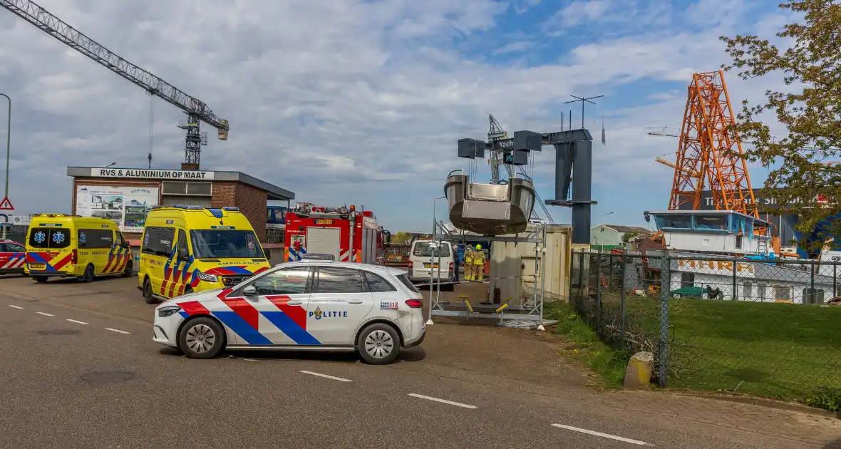 Veel hulpdiensten ingezet voor een ongevallen hijskraan