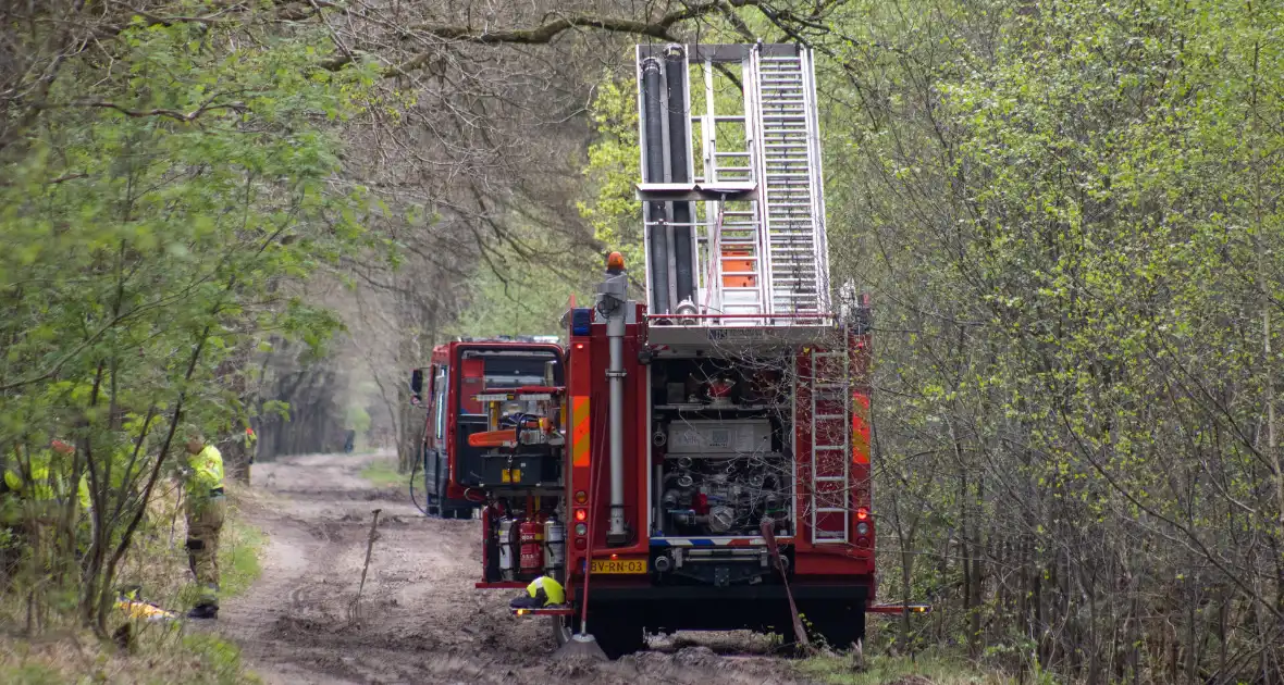 Brandweer blust wederom bosbrand - Foto 1