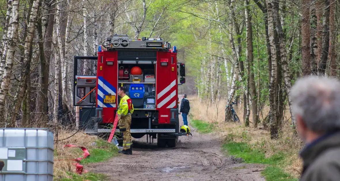 Brandweer blust wederom bosbrand - Foto 10