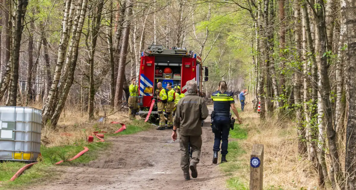 Brandweer blust wederom bosbrand - Foto 8
