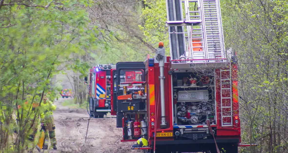 Brandweer blust wederom bosbrand - Foto 9