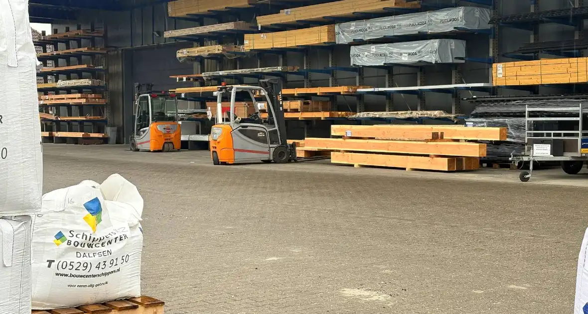 Persoon zwaargewond bij ongeval met heftruck - Foto 2