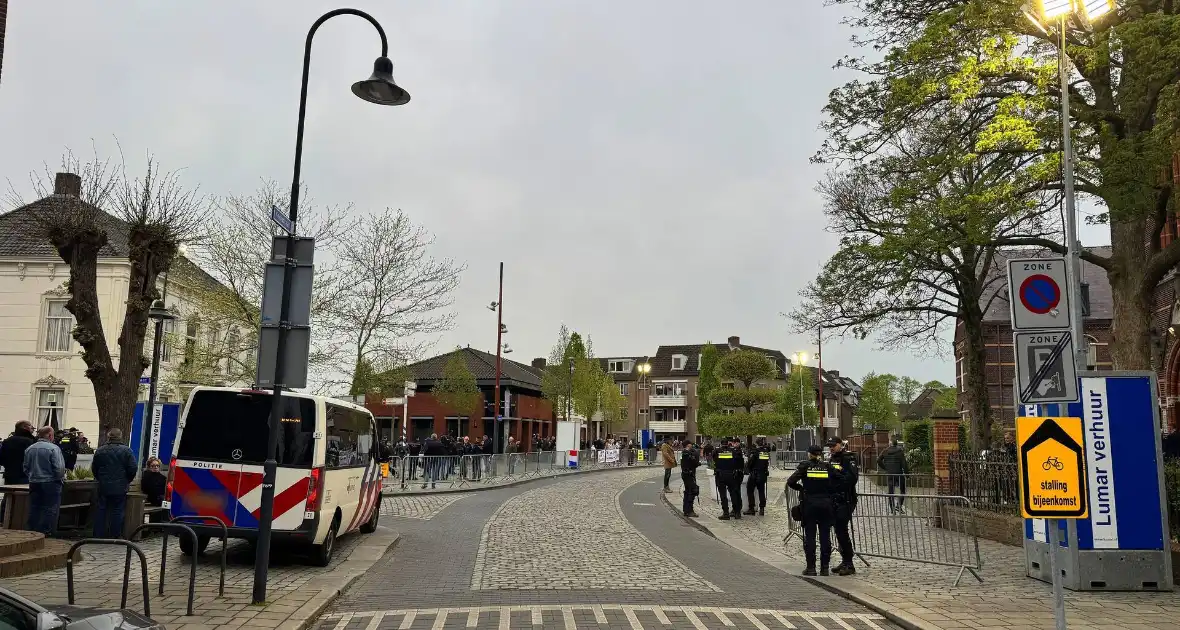 Extra veiligheidsmaatregelen bij protest tegen asielzoekerscentrum - Foto 3