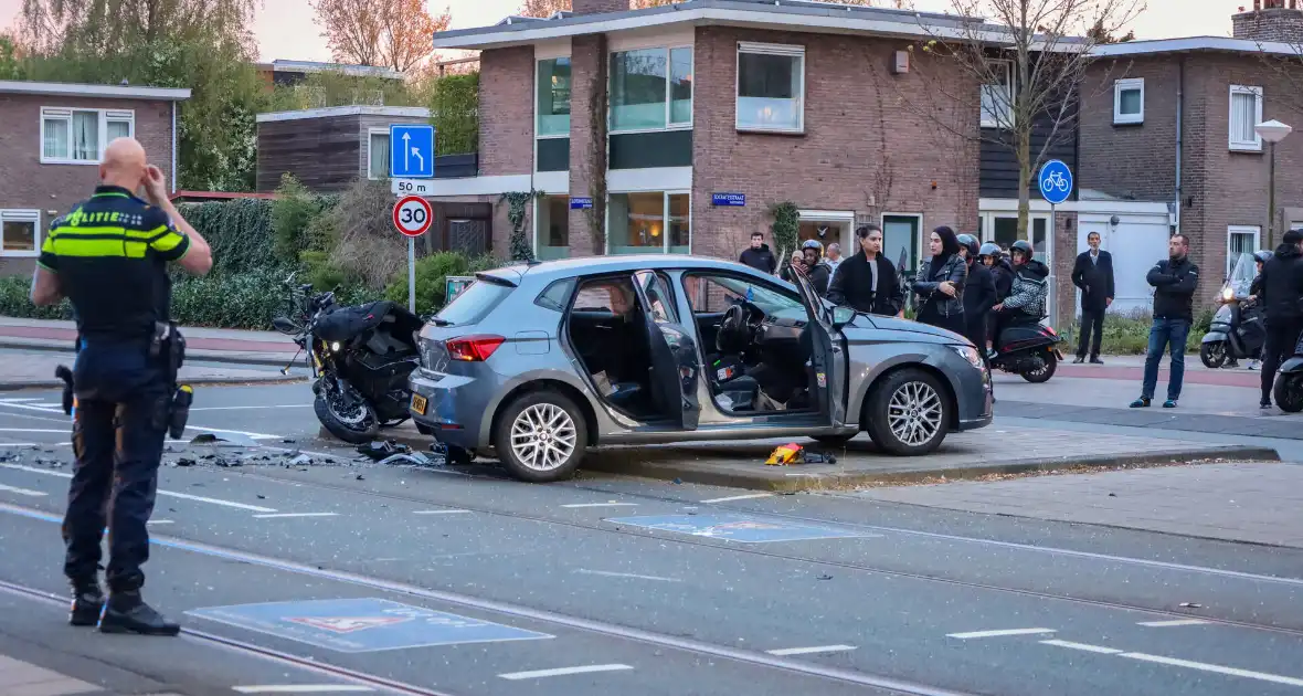 Zwaar ongeval tussen twee voertuigen - Foto 1