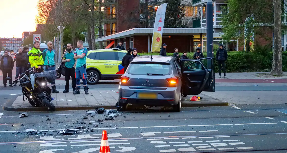 Zwaar ongeval tussen twee voertuigen - Foto 4