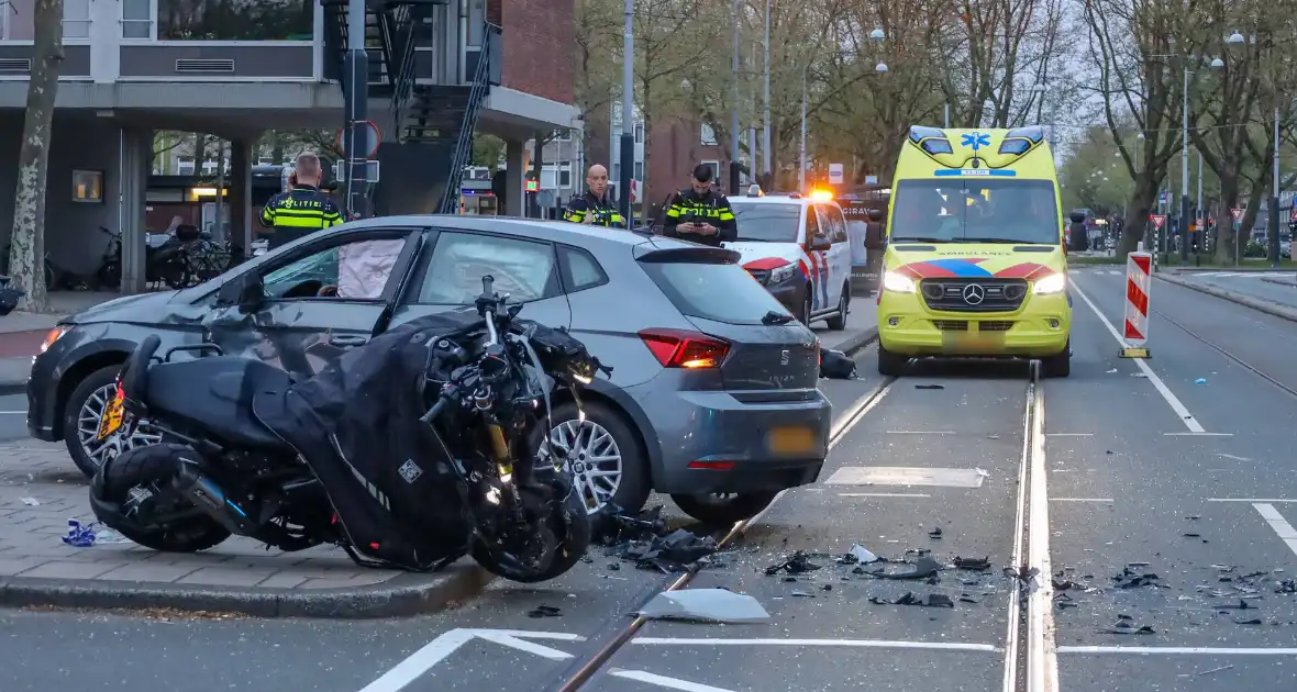 Zwaar ongeval tussen twee voertuigen - Foto 5