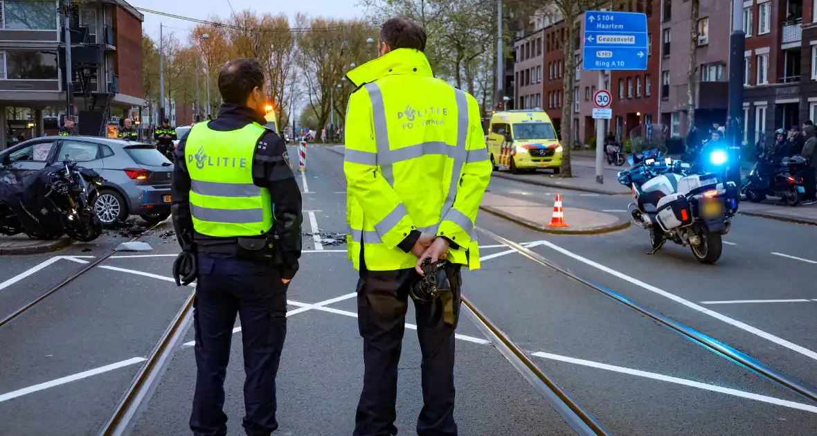 Zwaar ongeval tussen twee voertuigen - Foto 6