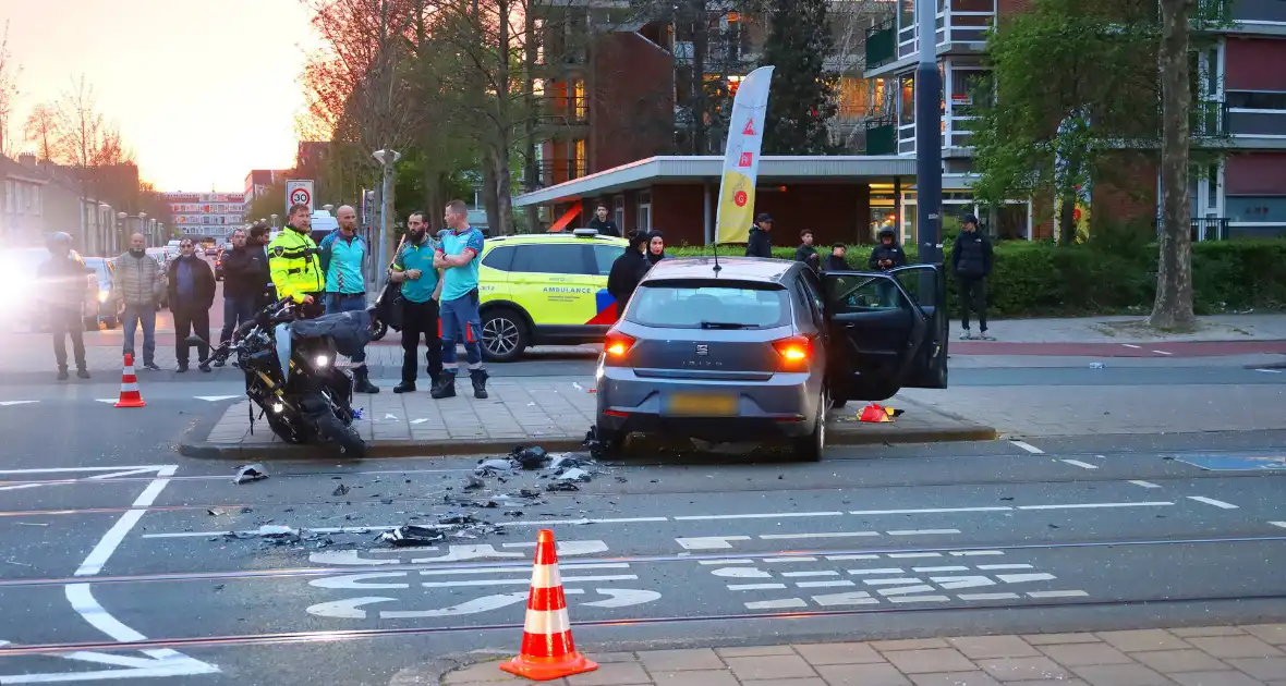 Zwaar ongeval tussen twee voertuigen - Foto 8