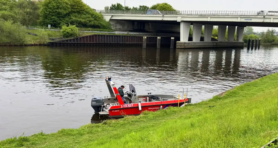 Meerdere brandweer eenheden ingezet voor brand in loods - Foto 1