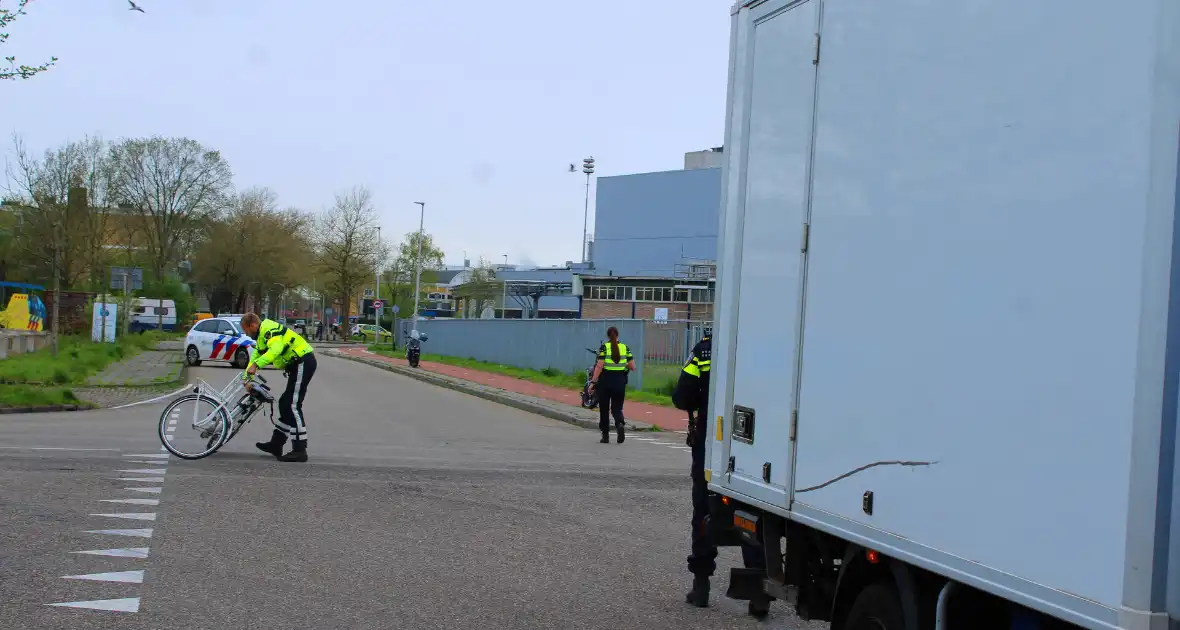 Botsing tussen fietser en bakwagen - Foto 3