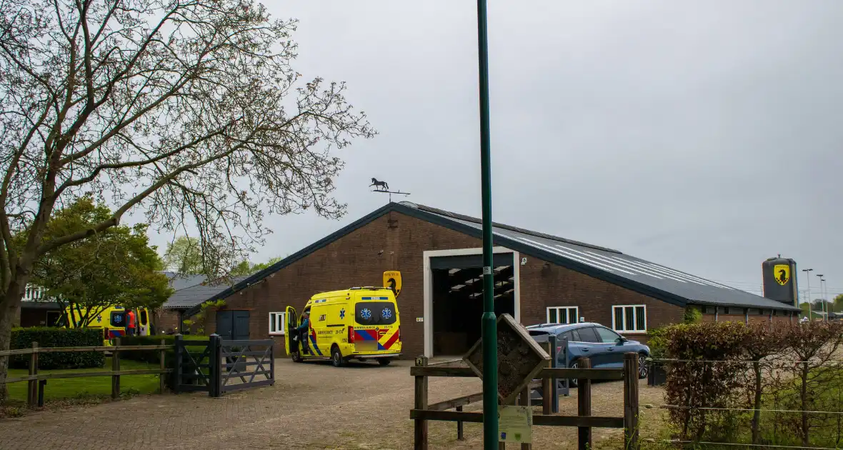 Traumateam ingezet voor medische noodsituatie op manege