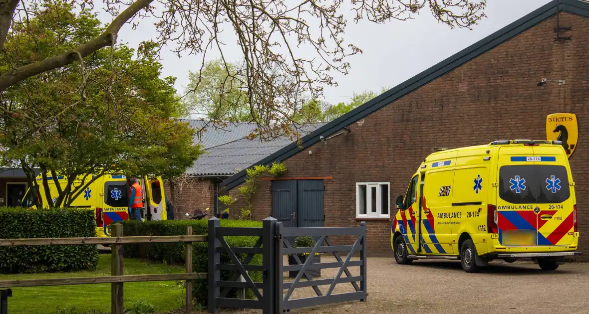 Traumateam ingezet voor medische noodsituatie op manege - Foto 11