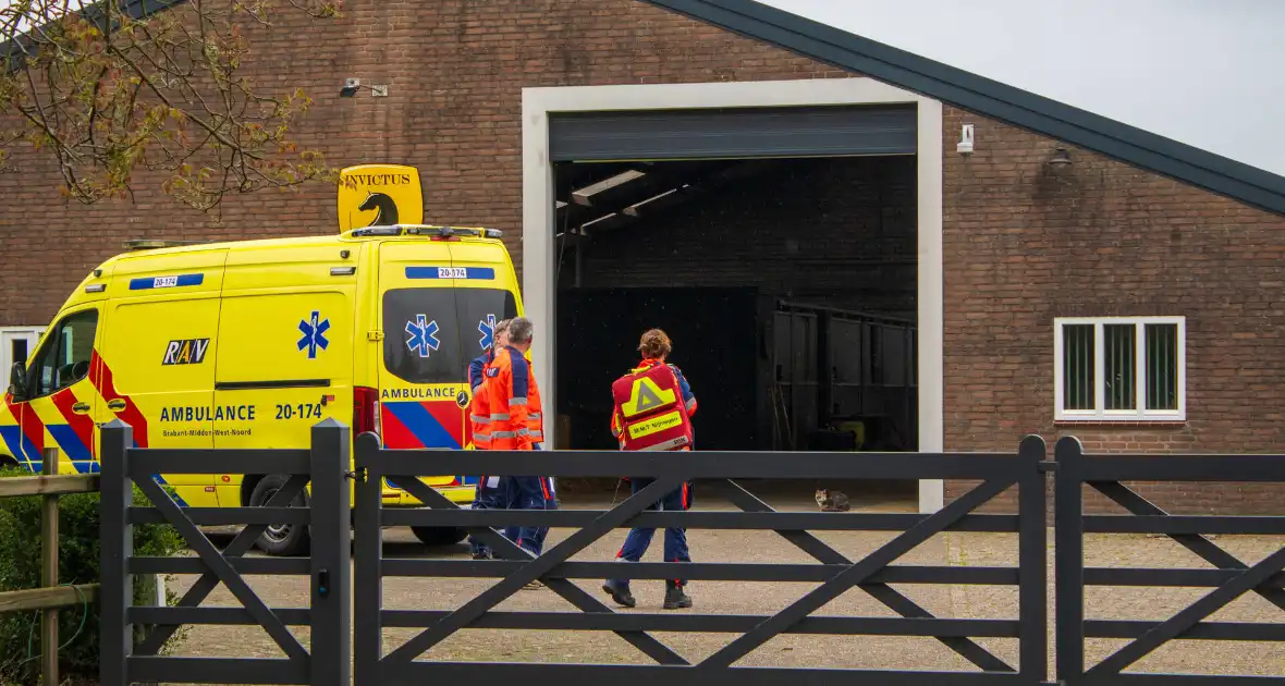 Traumateam ingezet voor medische noodsituatie op manege - Foto 8