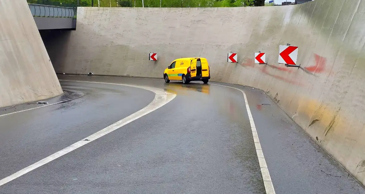 Oliesooor in Koepeltunnel zorgt voor ongeval - Foto 2