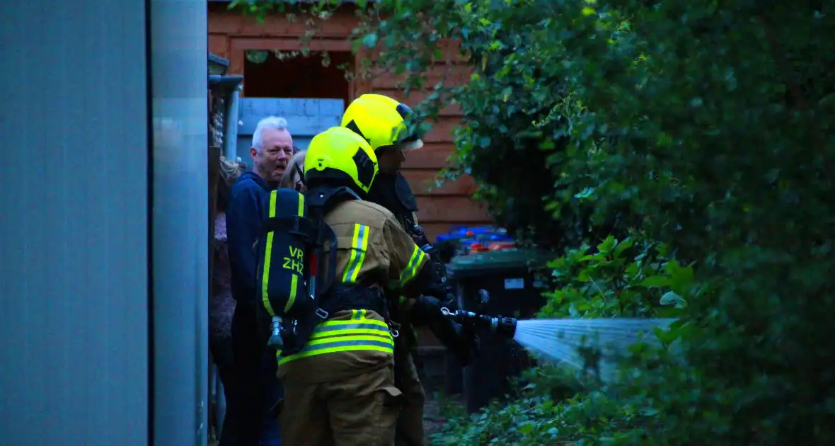 Brand in coniferen haag snel onder controle door snelle inzet