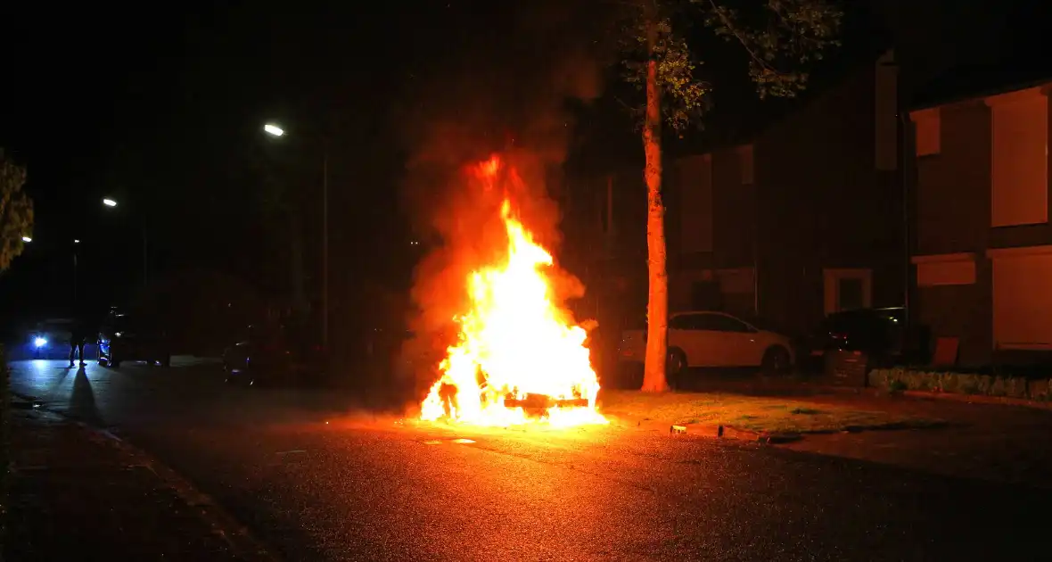 Meerdere explosies tijdens autobrand