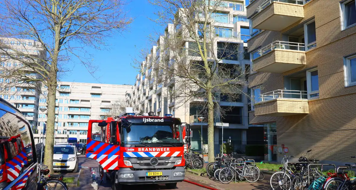 Brandweer zet zich in voor woningbrand - Foto 2