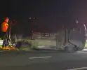 Auto botst tegen vangrail en belandt op zijkant op A28