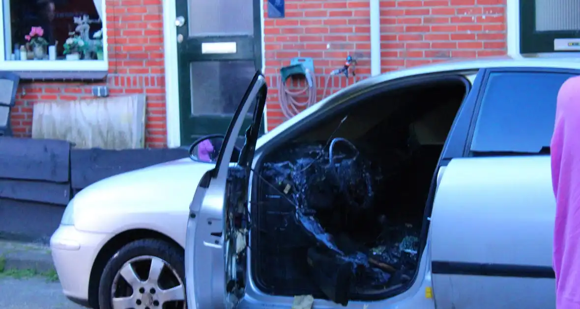 Binnenkant auto zwart door brand