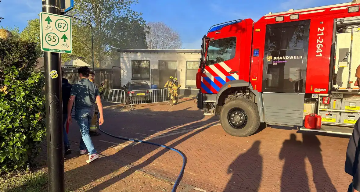 Brandweer blust brand in cafe - Foto 3