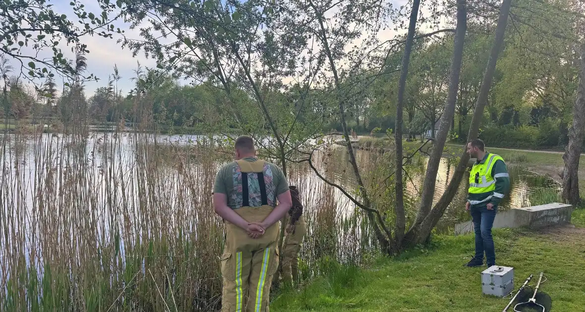 Brandweer bevrijdt meerkoet van visdraad