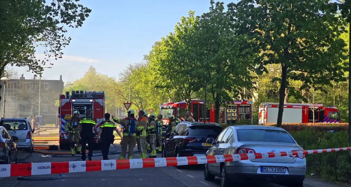 Forse rookontwikkeling bij grote flatbrand - Foto 1