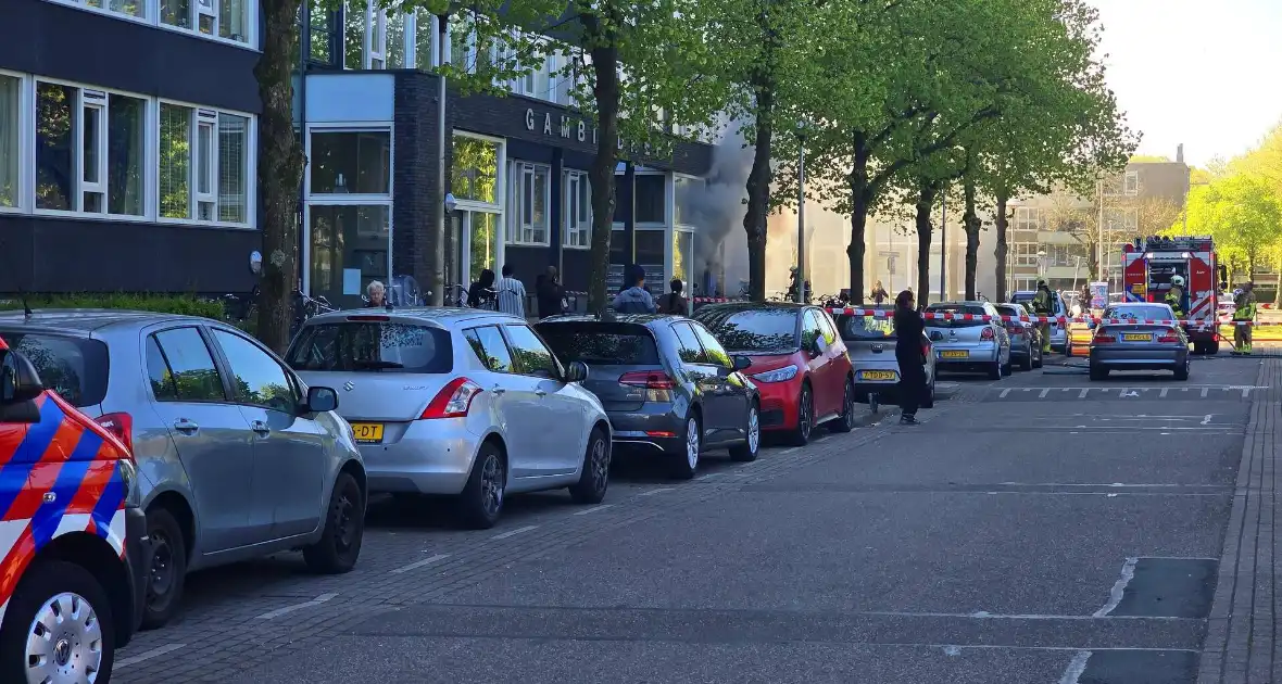 Forse rookontwikkeling bij grote flatbrand - Foto 2