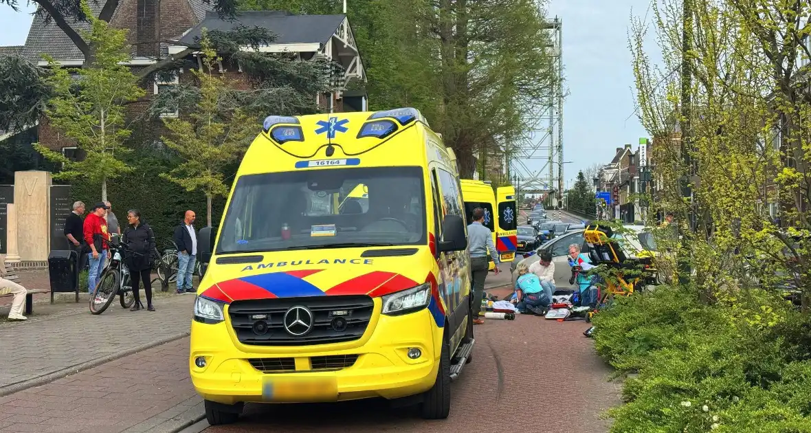 Motorrijder en bijrijder zwaargewond bij aanrijding