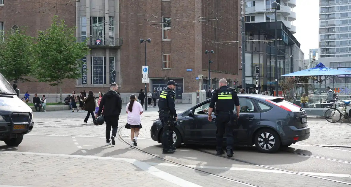 Duizenden Pro-Palestijn demonstranten komen aan bij stadhuis - Foto 26