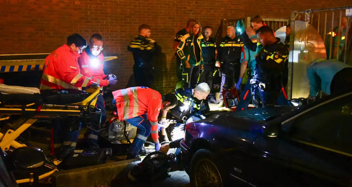 Meerdere gewonden bij steekpartij vluchtelingen opvang - Foto 6