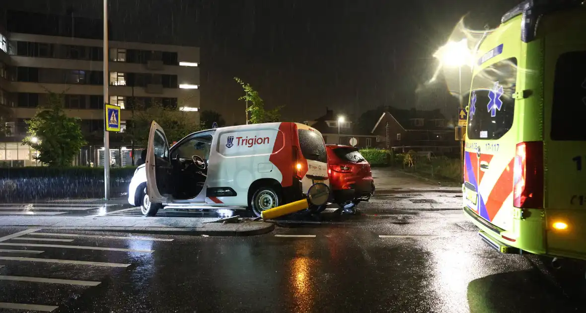 Drie beveiligingsauto's betrokken bij ongeval - Foto 10