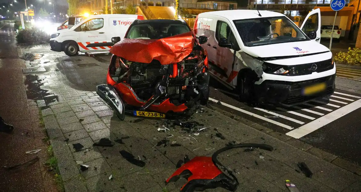 Drie beveiligingsauto's betrokken bij ongeval - Foto 12