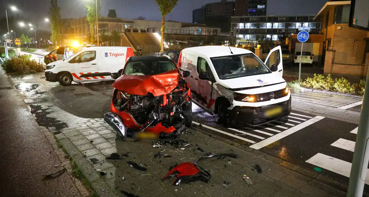 Drie beveiligingsauto's betrokken bij ongeval - Foto 13