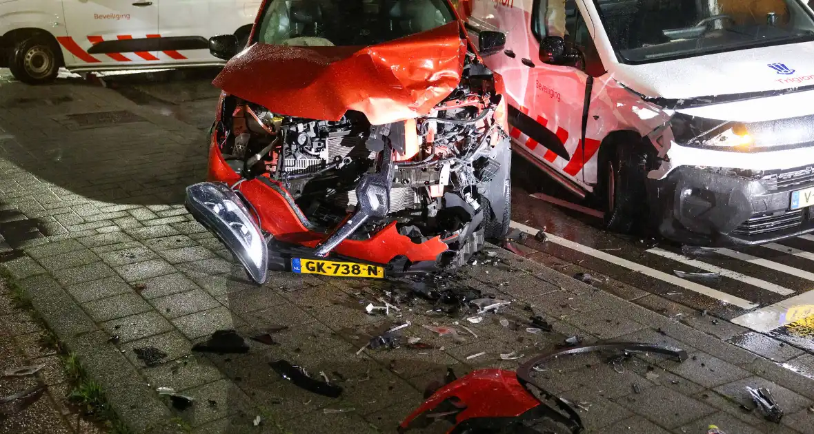 Drie beveiligingsauto's betrokken bij ongeval - Foto 14
