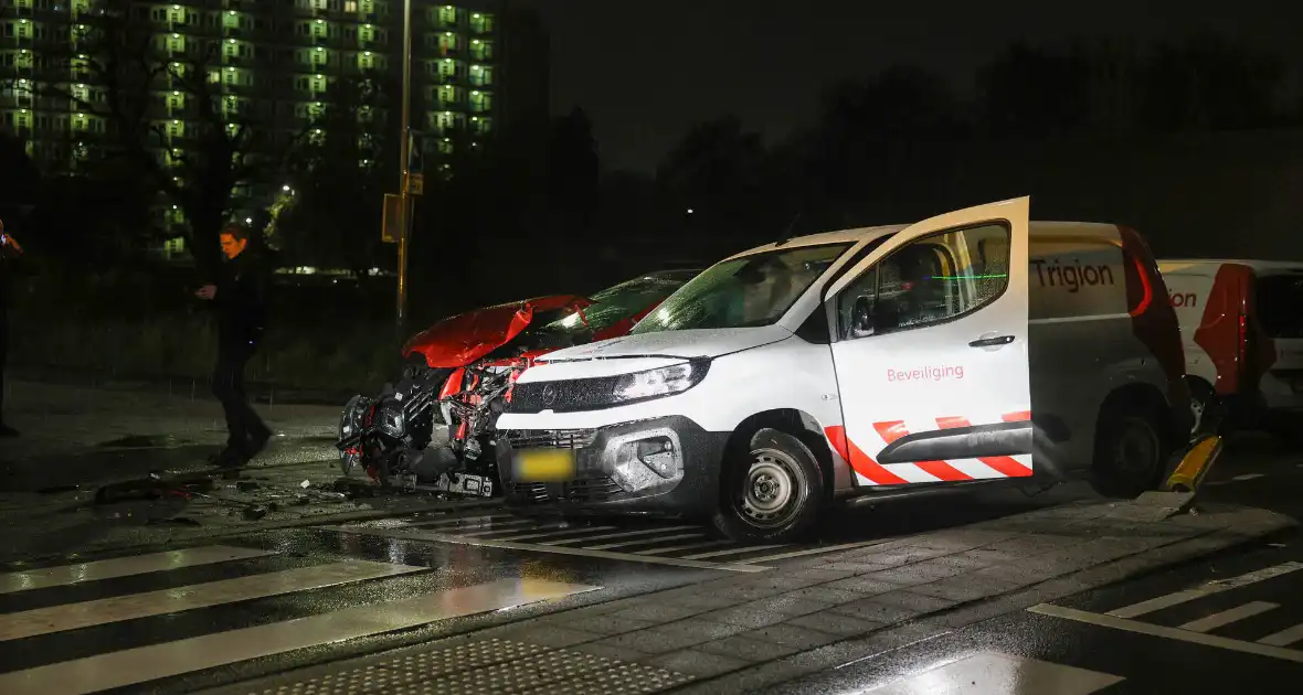 Drie beveiligingsauto's betrokken bij ongeval - Foto 15