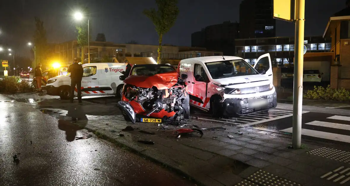 Drie beveiligingsauto's betrokken bij ongeval - Foto 16
