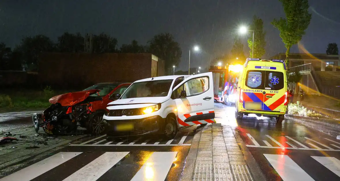 Drie beveiligingsauto's betrokken bij ongeval - Foto 3