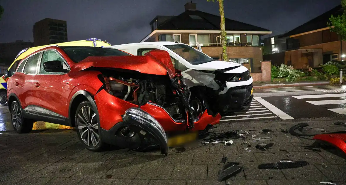 Drie beveiligingsauto's betrokken bij ongeval - Foto 5