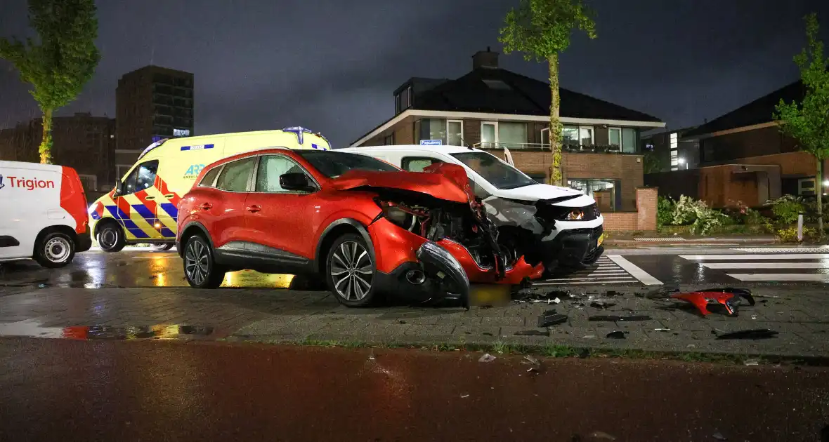 Drie beveiligingsauto's betrokken bij ongeval - Foto 6