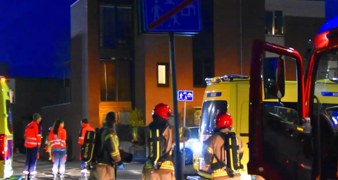 Politie start onderzoek naar woningbrand - Foto 1