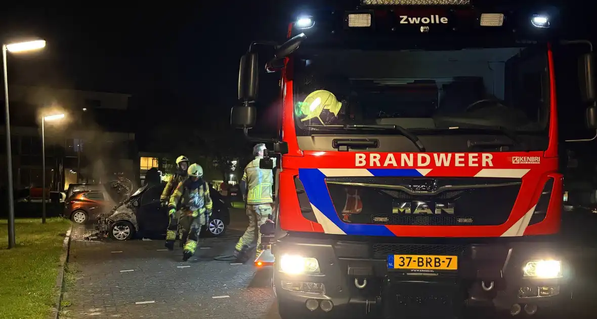 Onderzoek naar oorzaak van autobrand - Foto 10