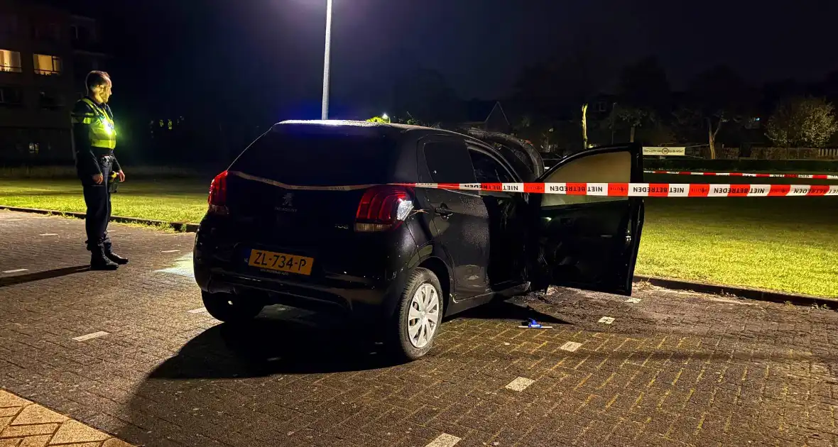 Onderzoek naar oorzaak van autobrand - Foto 12