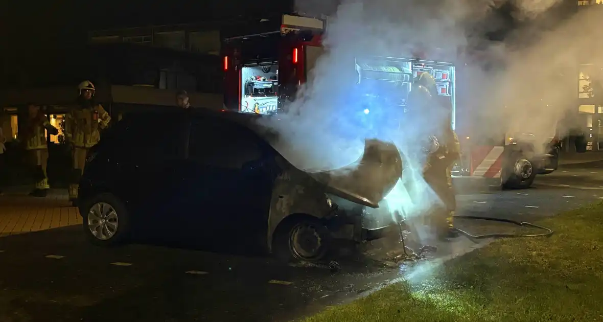 Onderzoek naar oorzaak van autobrand - Foto 2