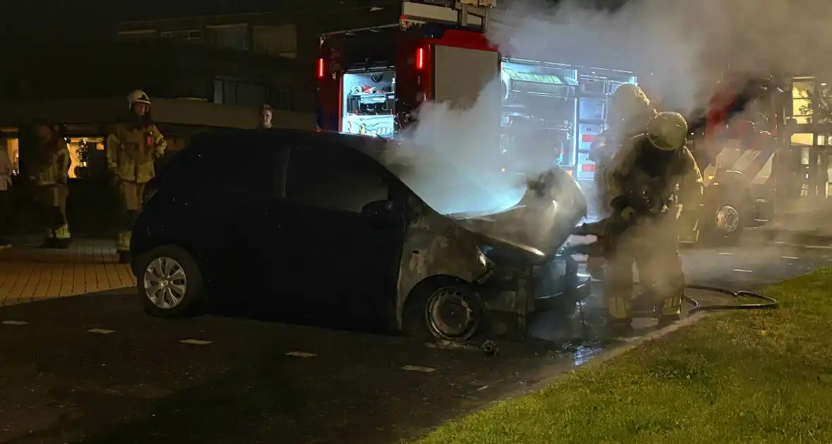 Onderzoek naar oorzaak van autobrand - Foto 3