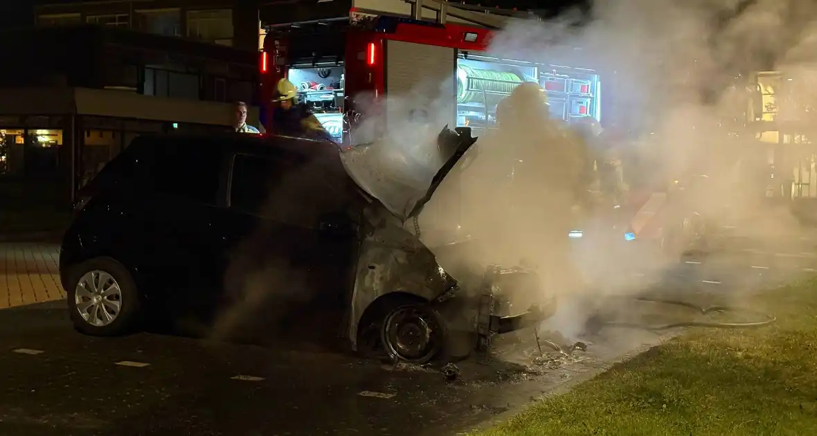 Onderzoek naar oorzaak van autobrand - Foto 4